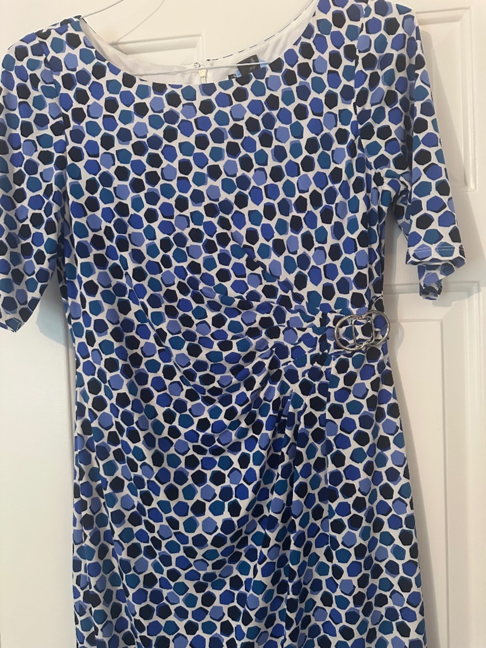 Figure enhancing wrap— look dress